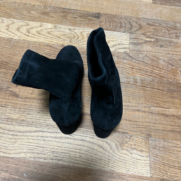 Stuart Weitzman black suede sock slip on ankle bootie size 8 - Picture 3 of 6